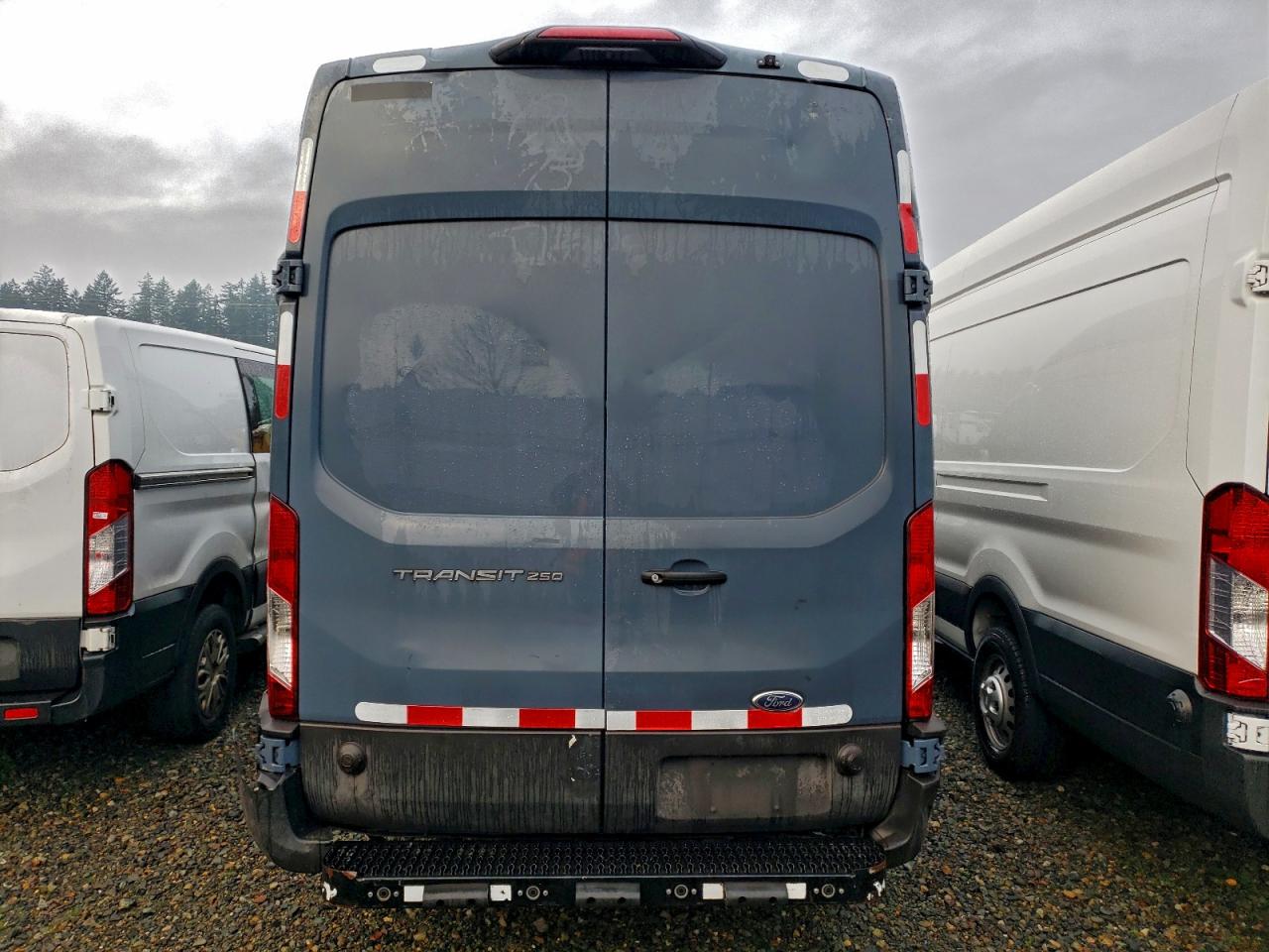 Ford Transit T-250 Image 6