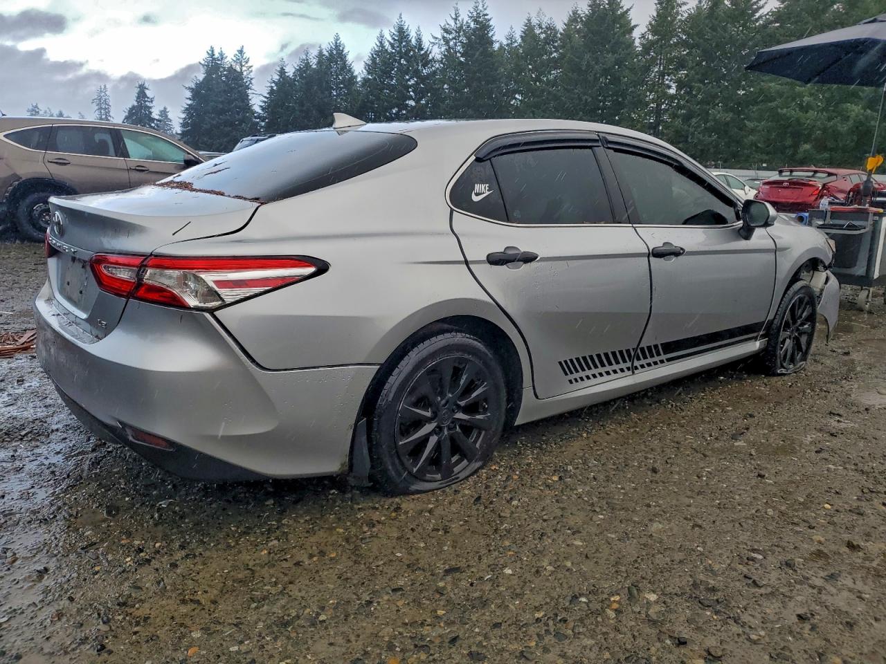 Toyota Camry L Image 4