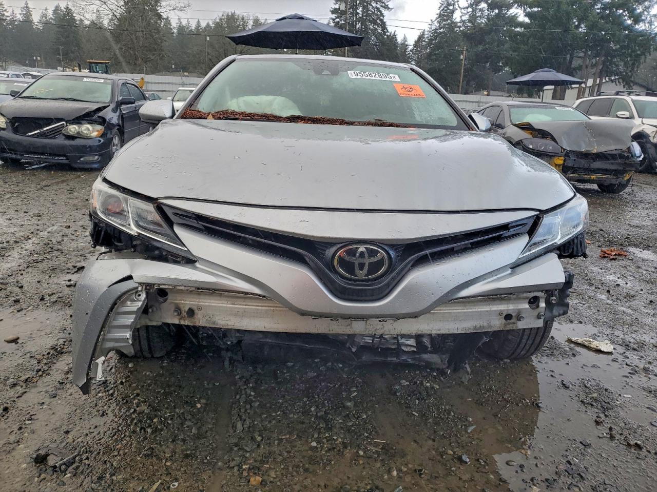 Toyota Camry L Image 11