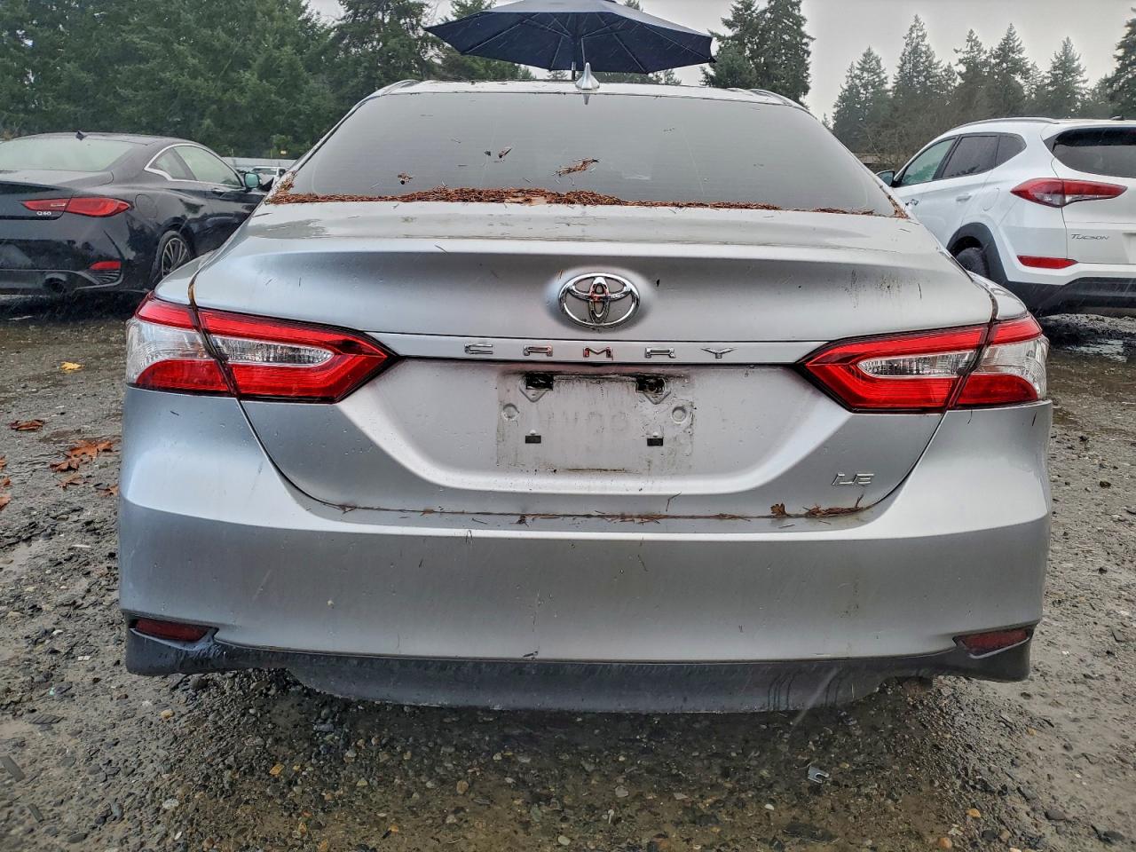 Toyota Camry L Image 8