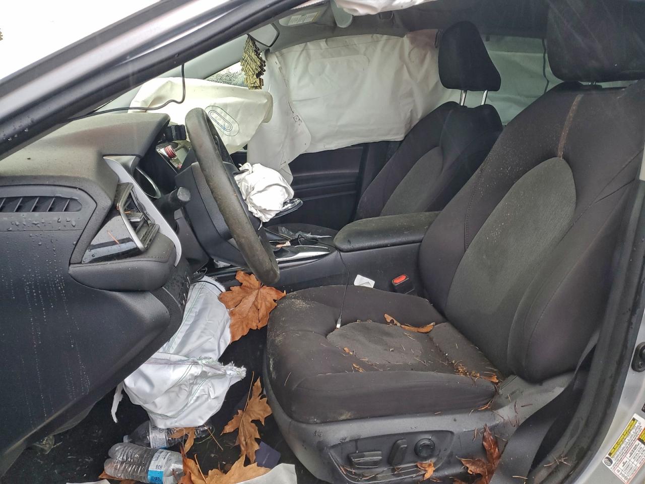 Toyota Camry L Image 2