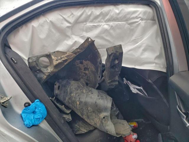 Toyota Camry L Image 10